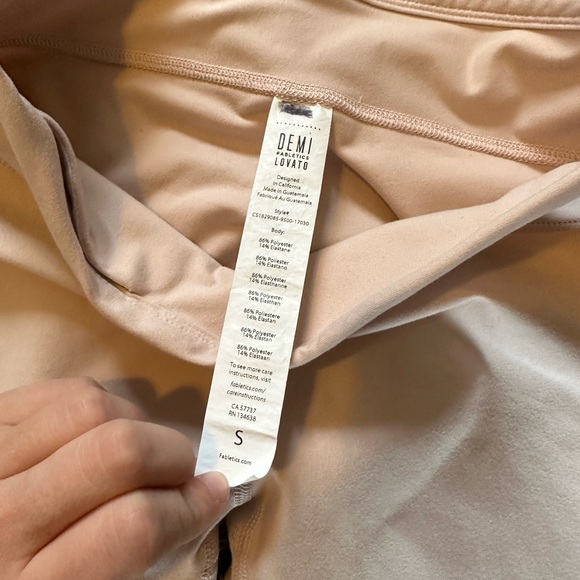 Demi lovato fabletic - Picture 3 of 3